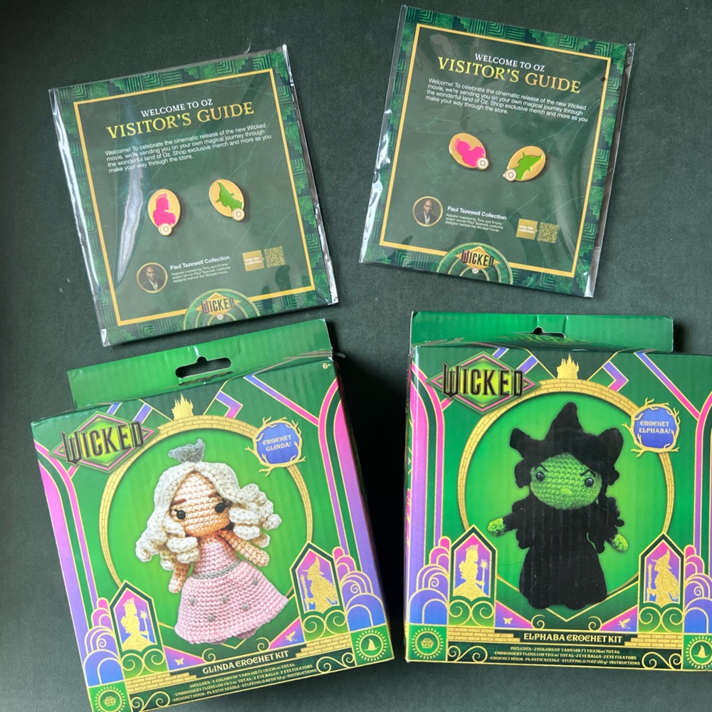 2x WICKED elphaba + Glenda crochet sets + 2 sets of collector pins